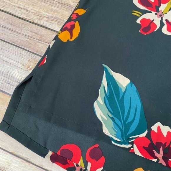 LOFT Dark Green Floral Print Peephole Sleeveless Top - Picture 5 of 10